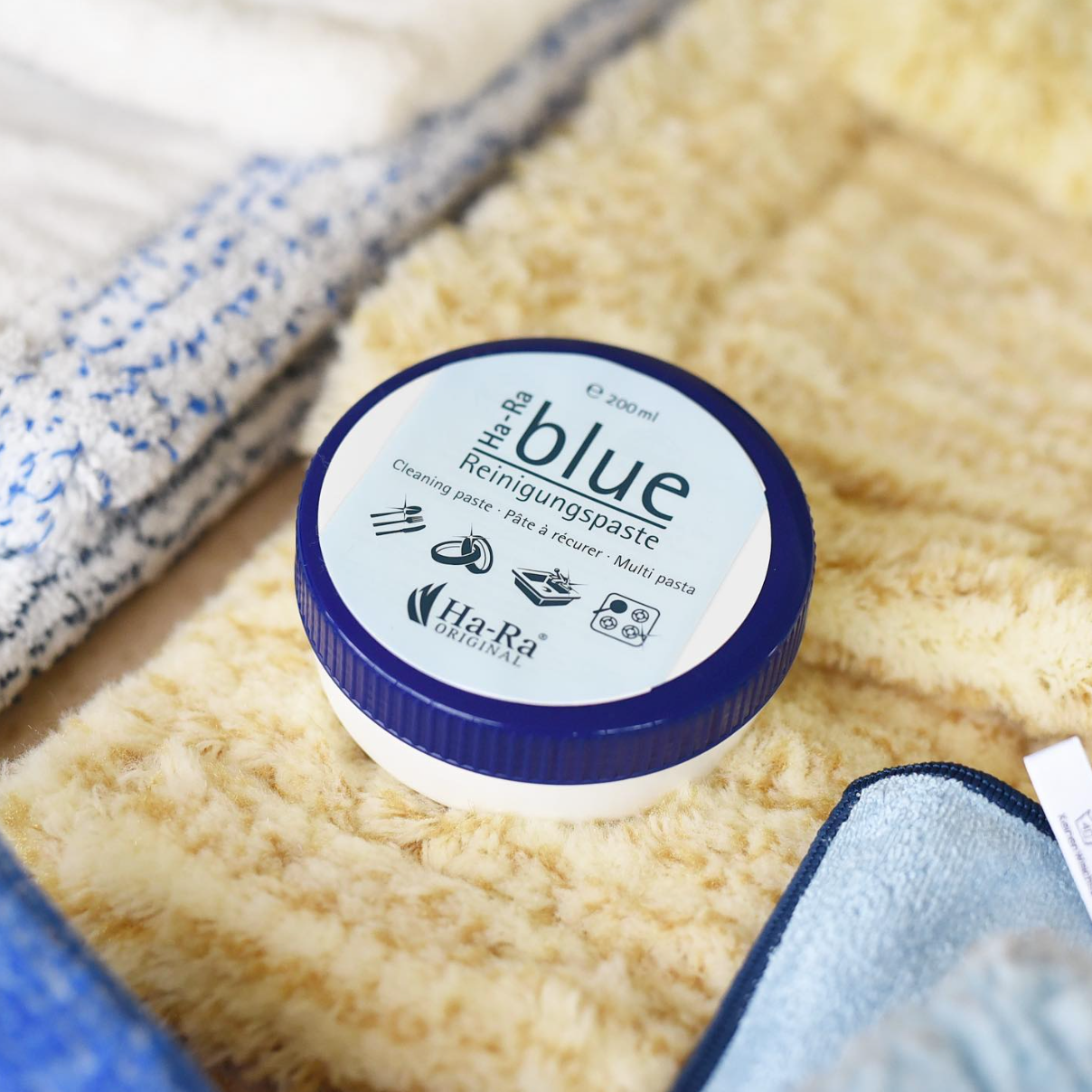 How to apply a cleaning paste